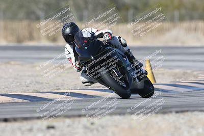 media/Dec-01-2025-Moto Forza (Mon) [[2daa91e15f]]/1-Advanced Group/Session 3 (Turn 3)/